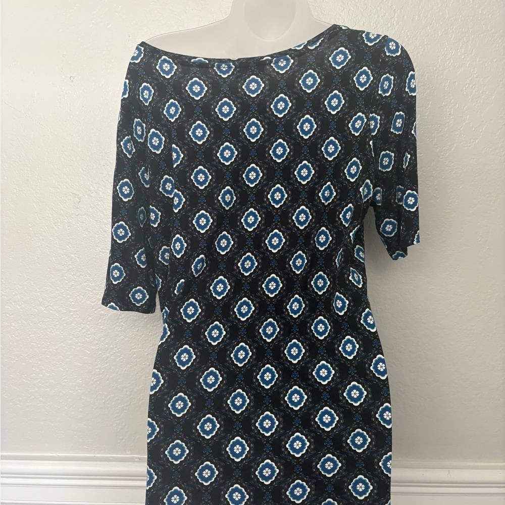 LOFT Black and Blue Geometric Short Sleeve Top - Picture 3 of 4